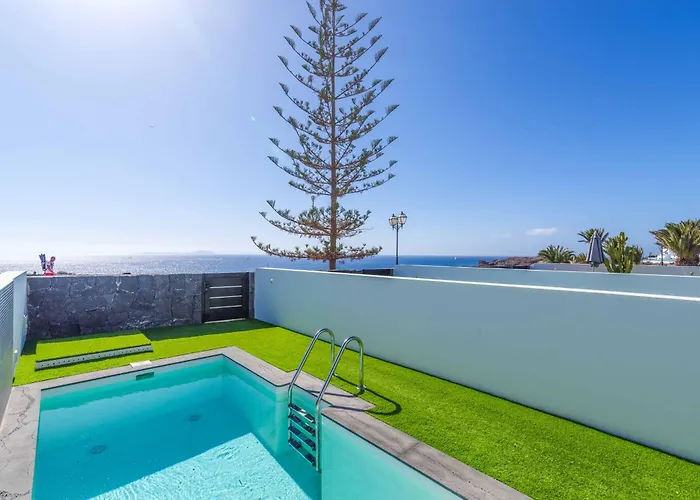 Marina Lavanda فيلة