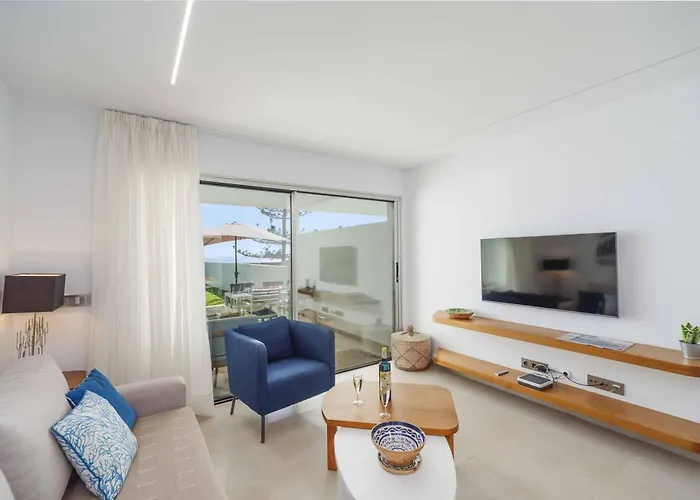 Marina Lavanda فيلة